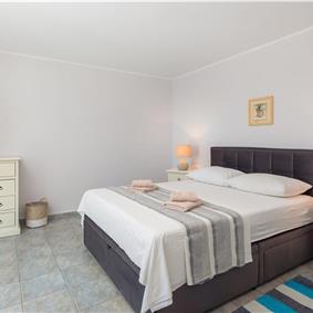 4 Bedroom Villa with Pool near Milna, Brac Island Sleeps 8 